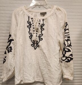 White and Black Style & Co. Embroidered Women's Top